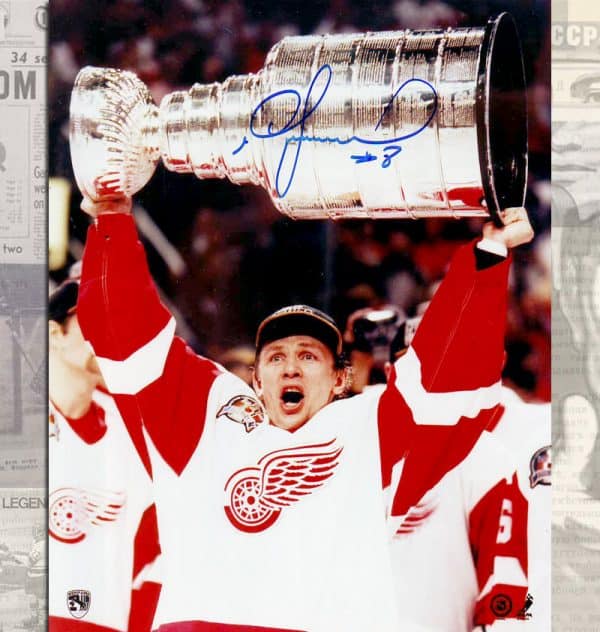 Igor Larionov Detroit Red Wings Autographed 8x10