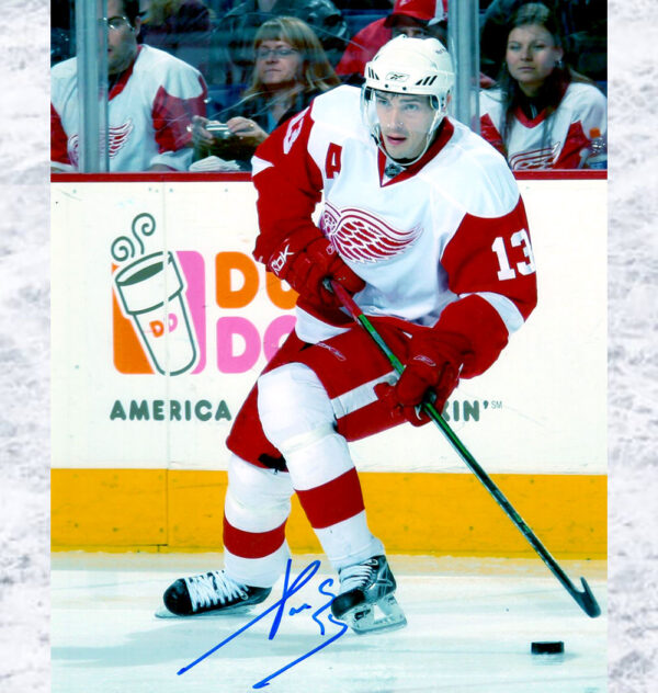 Pavel Datsyuk Detroit Red Wings Autographed 8x10