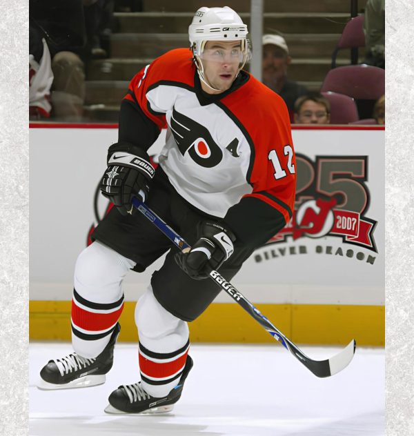 Simon Gagne Pre-Order Philadelphia Flyers Autographed 8x10 (4)