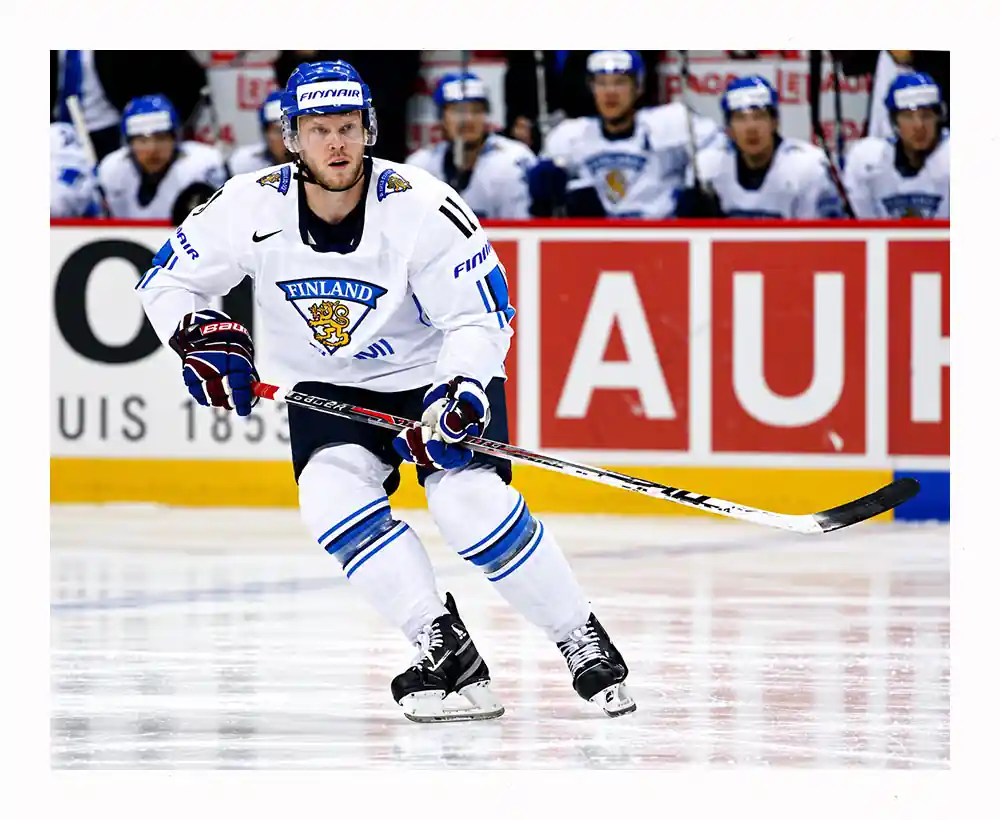 Saku Koivu Pre-Order Team Finland Autographed 8x10 (1)