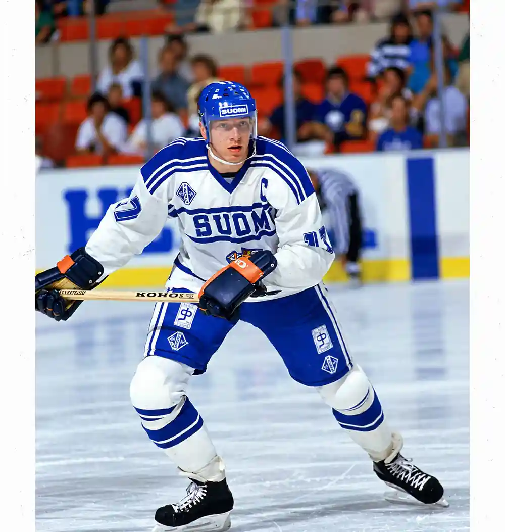 Jari Kurri Pre-Order Team Finland Autographed 8x10 (1)