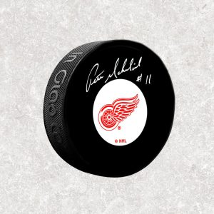 Peter Mahovlich Detroit Red Wings Autographed Puck